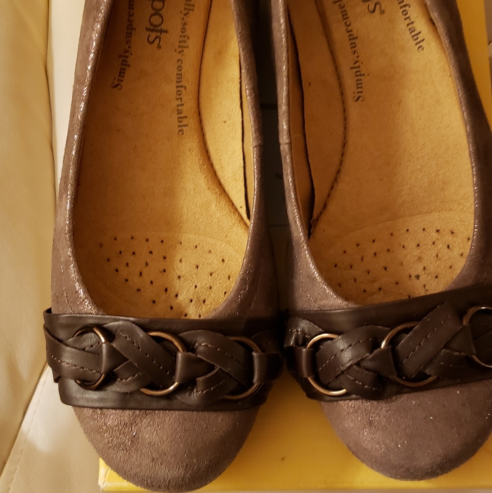 COMFORTIVA Posie smoke suede Distressed Slip On Flats NIB Size  6.5 WW
